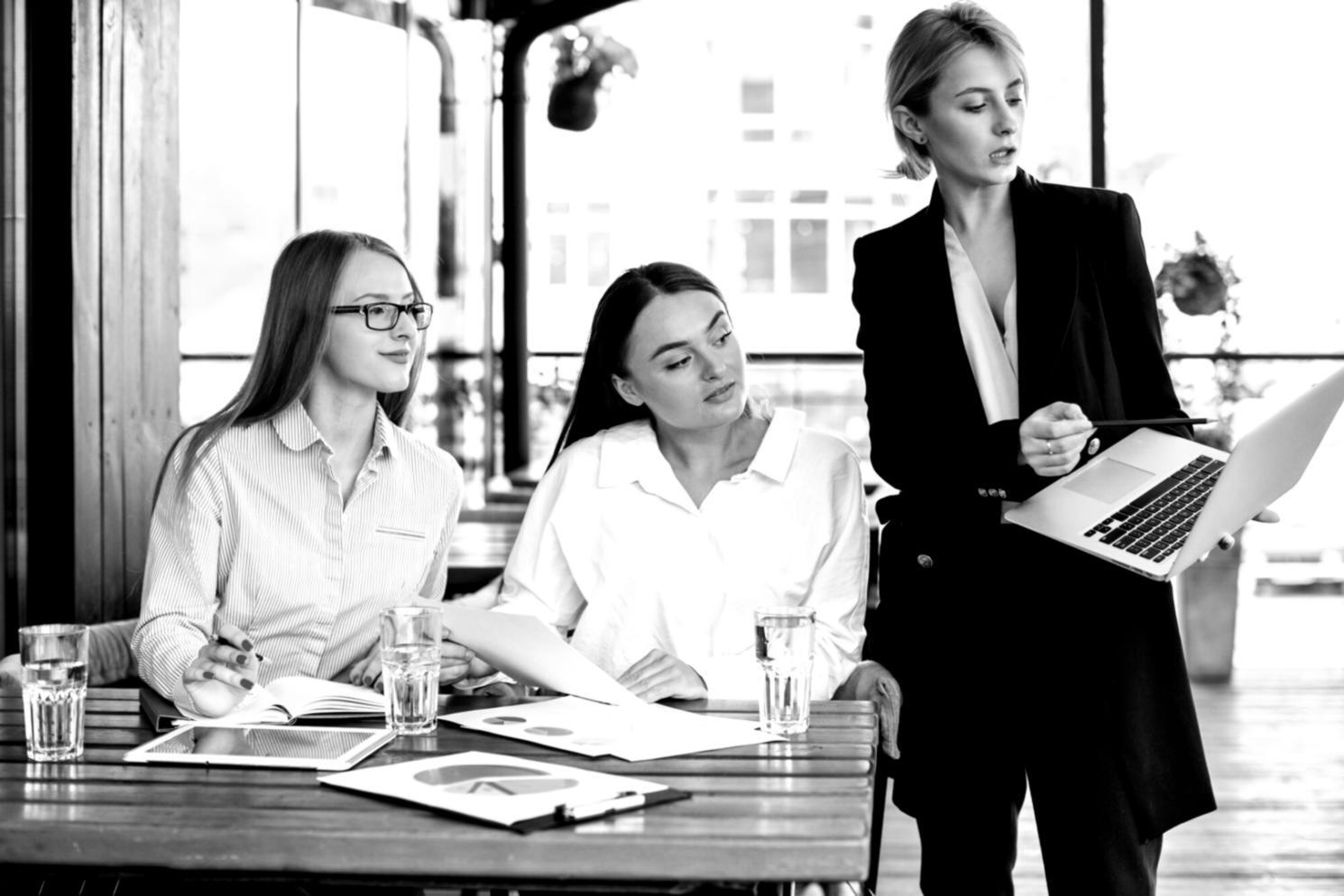 Financial measurement workshop session with business owners